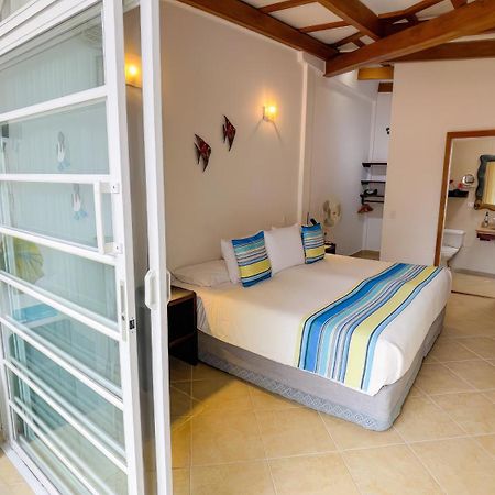 Hotel Galapagos Suites B&B ปูแอร์โตอาโยรา ภายนอก รูปภาพ