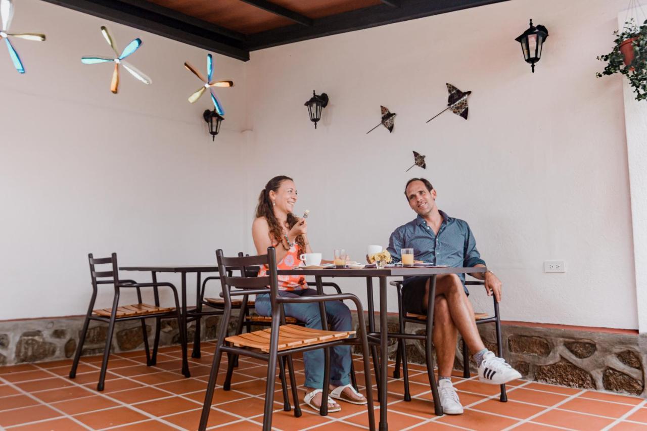 Hotel Galapagos Suites B&B ปูแอร์โตอาโยรา ภายนอก รูปภาพ