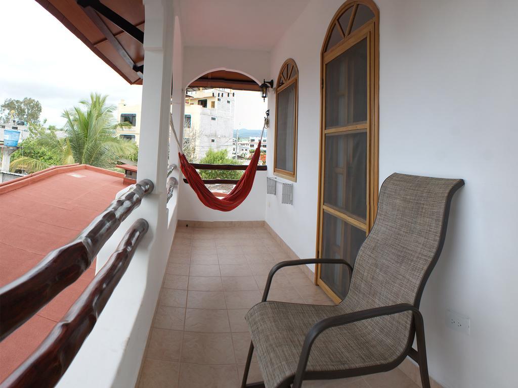 Hotel Galapagos Suites B&B ปูแอร์โตอาโยรา ภายนอก รูปภาพ