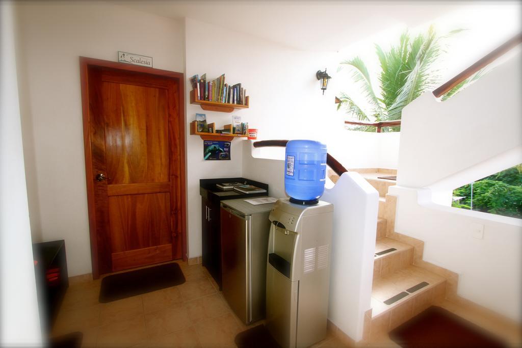 Hotel Galapagos Suites B&B ปูแอร์โตอาโยรา ภายนอก รูปภาพ