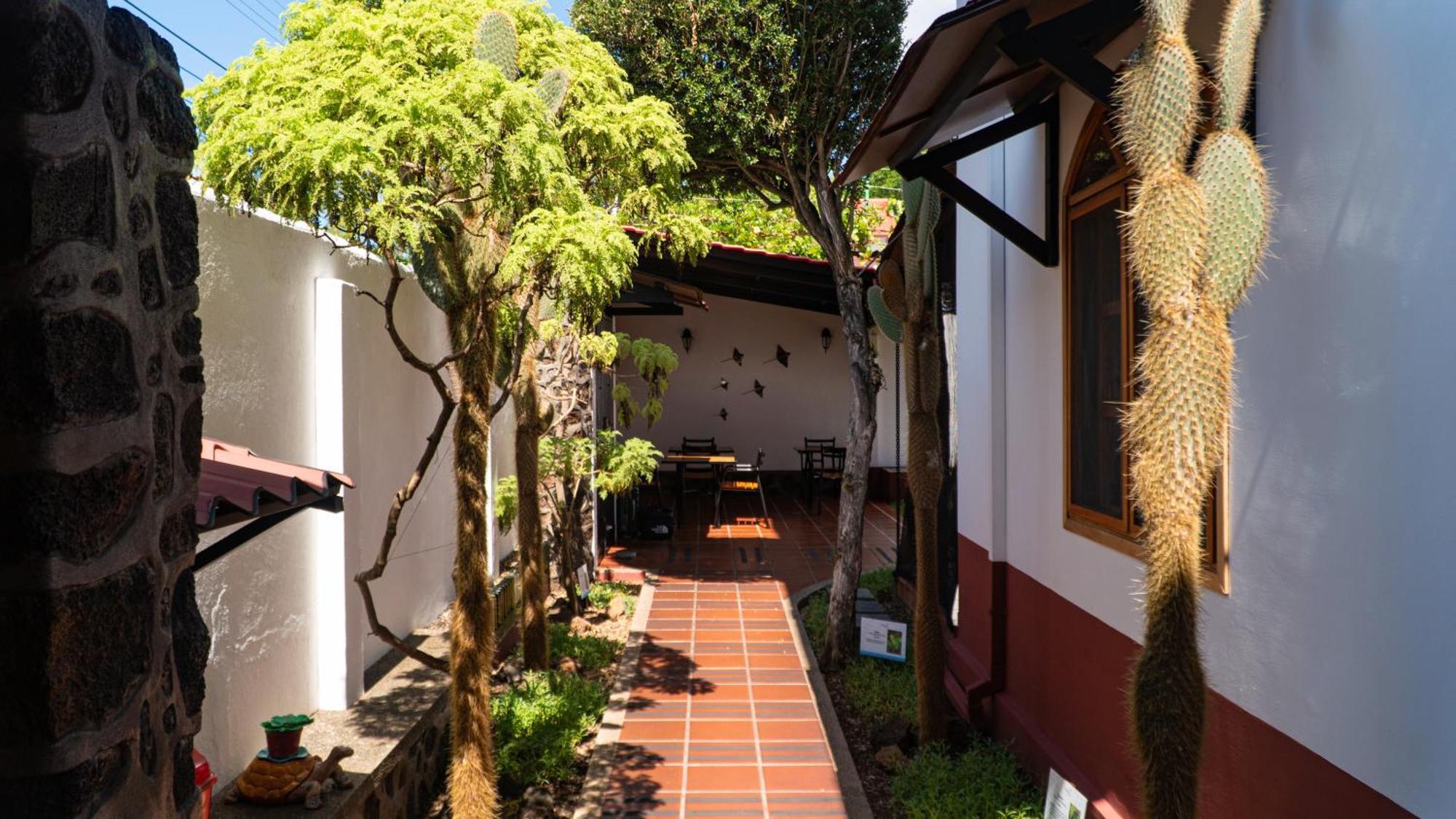Hotel Galapagos Suites B&B ปูแอร์โตอาโยรา ภายนอก รูปภาพ