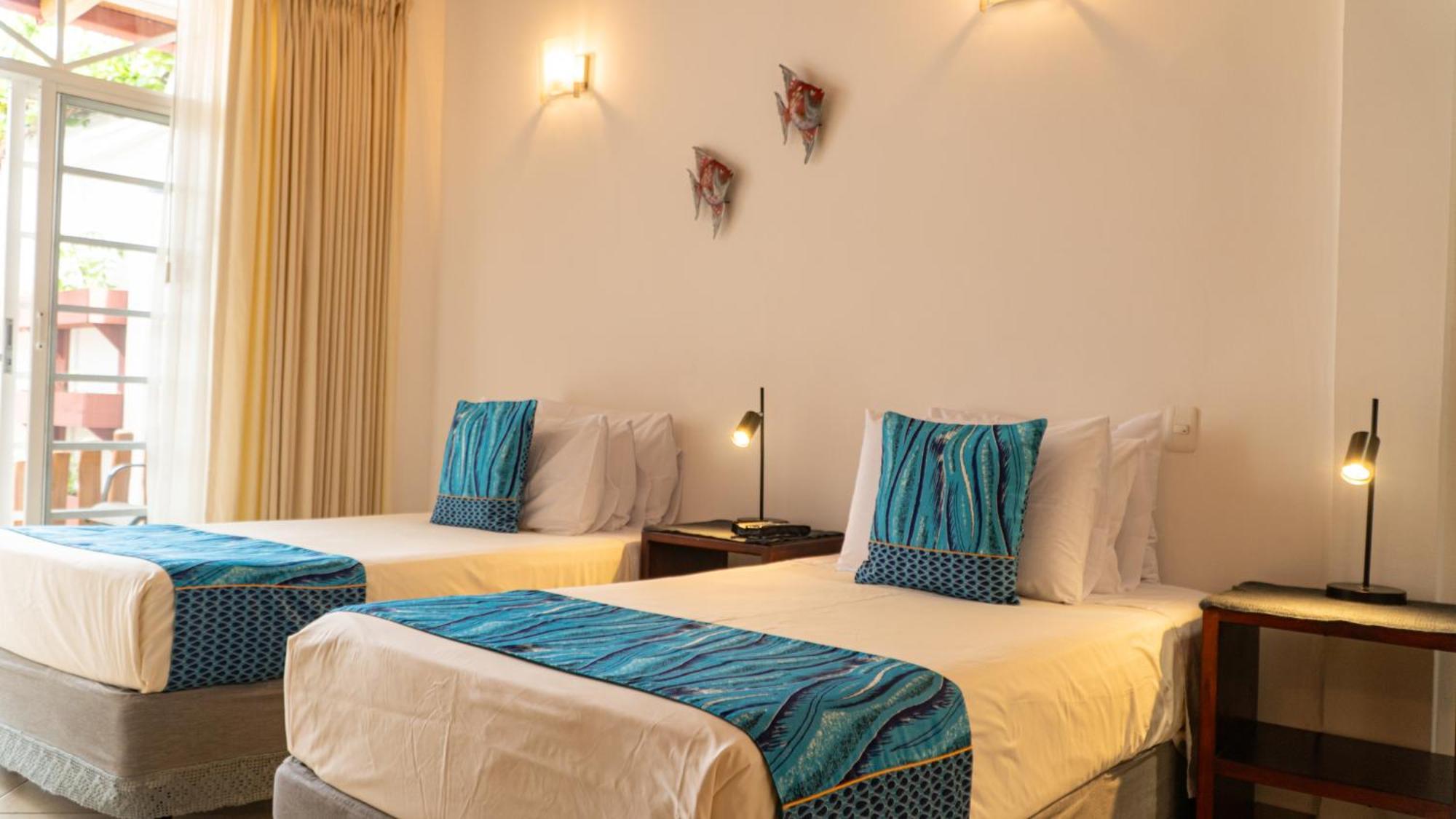 Hotel Galapagos Suites B&B ปูแอร์โตอาโยรา ภายนอก รูปภาพ