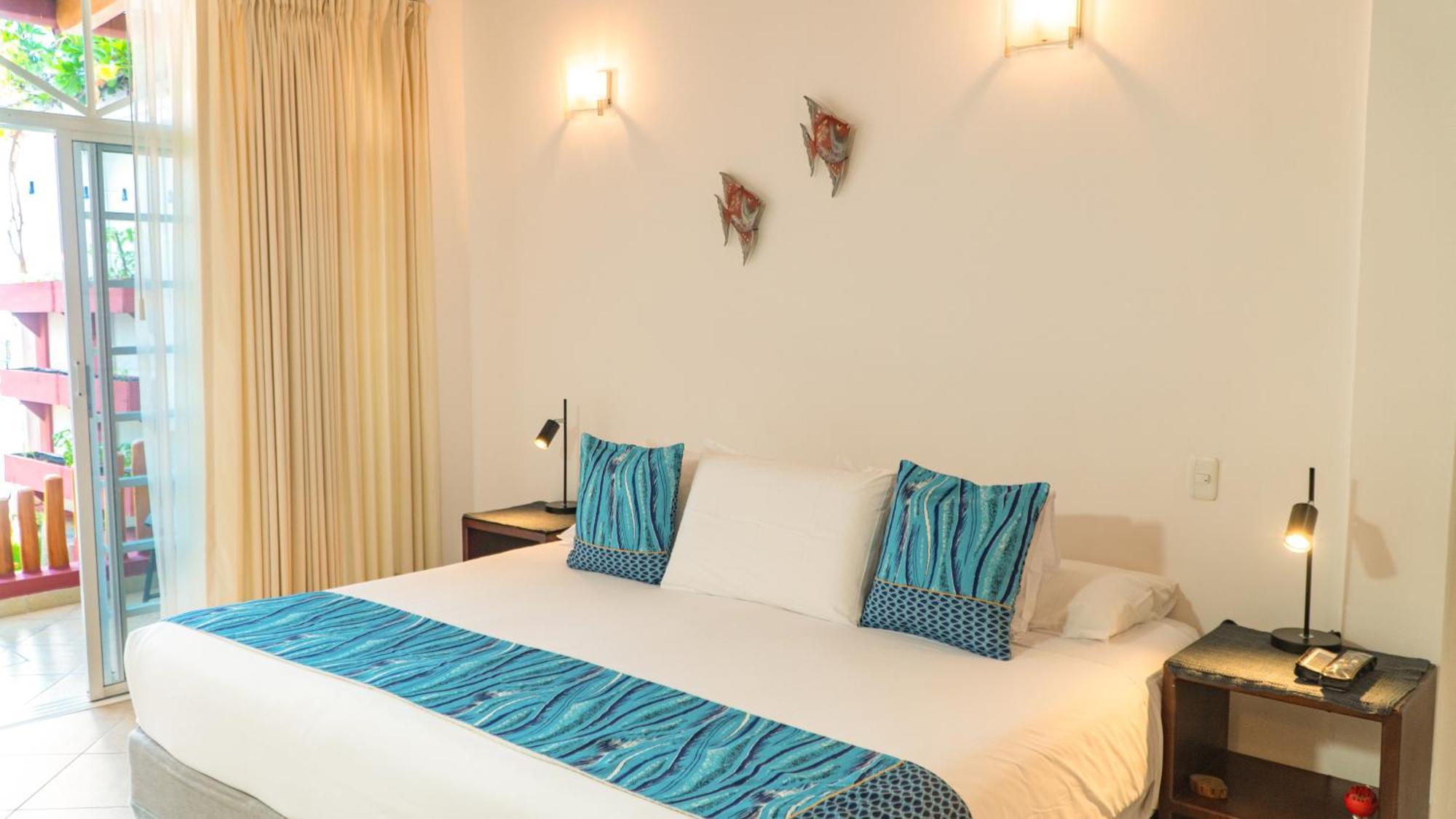 Hotel Galapagos Suites B&B ปูแอร์โตอาโยรา ภายนอก รูปภาพ