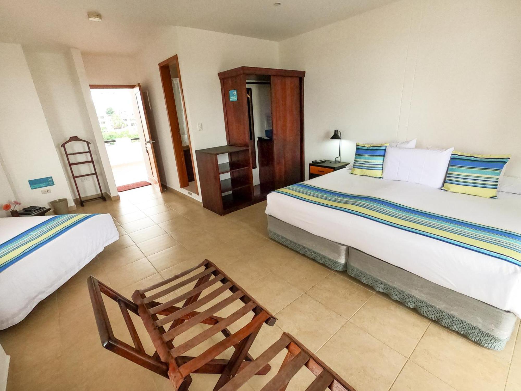 Hotel Galapagos Suites B&B ปูแอร์โตอาโยรา ภายนอก รูปภาพ