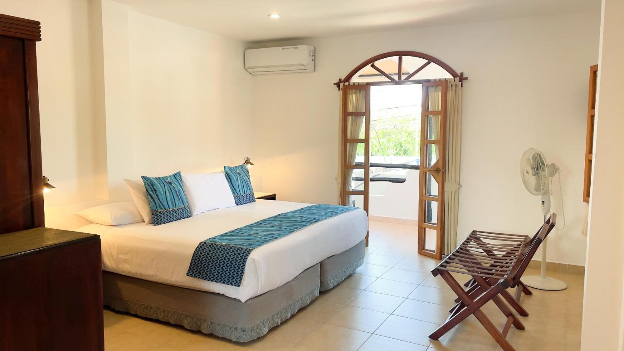 Hotel Galapagos Suites B&B ปูแอร์โตอาโยรา ภายนอก รูปภาพ