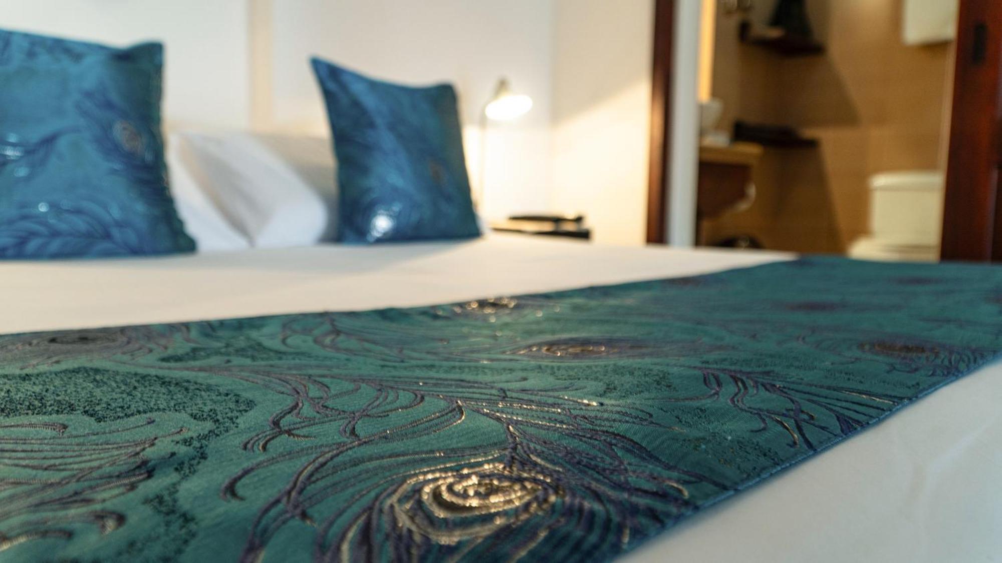 Hotel Galapagos Suites B&B ปูแอร์โตอาโยรา ภายนอก รูปภาพ
