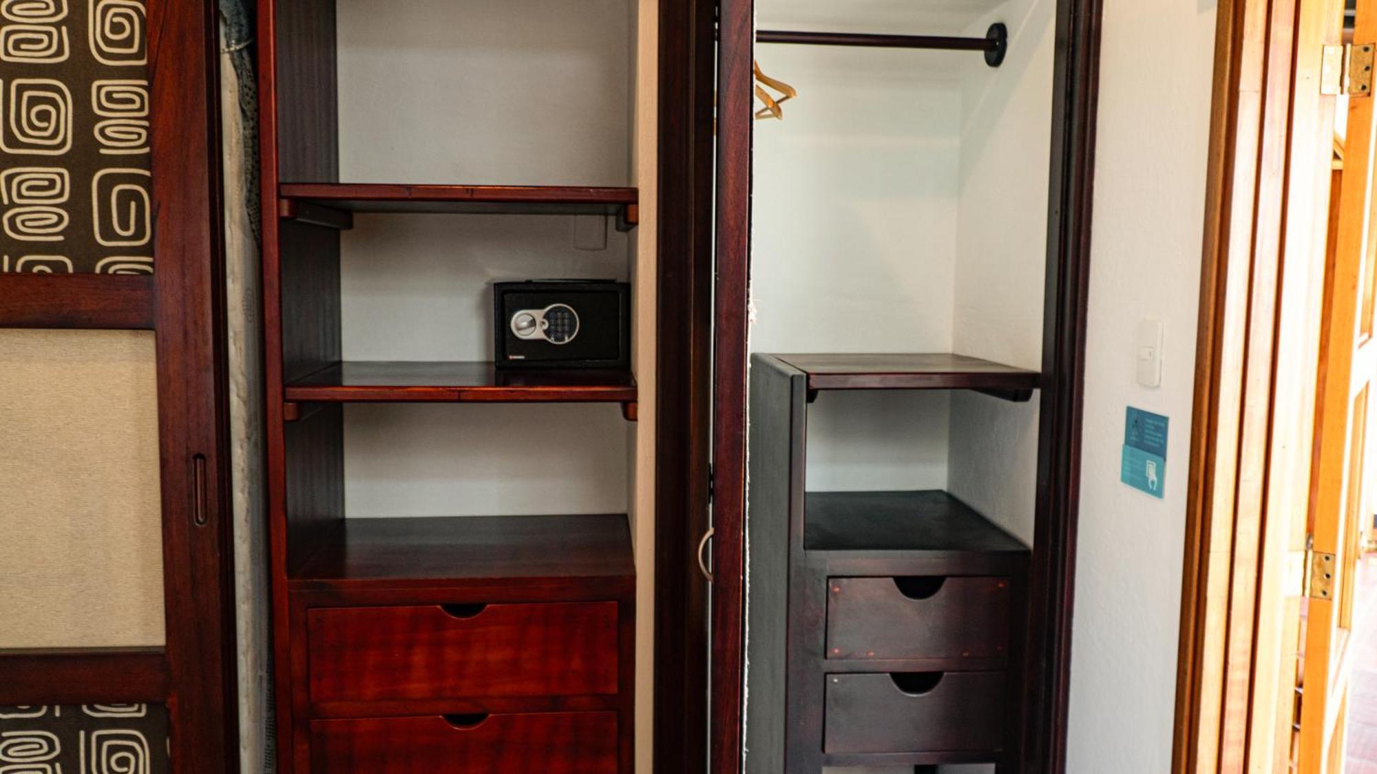 Hotel Galapagos Suites B&B ปูแอร์โตอาโยรา ภายนอก รูปภาพ