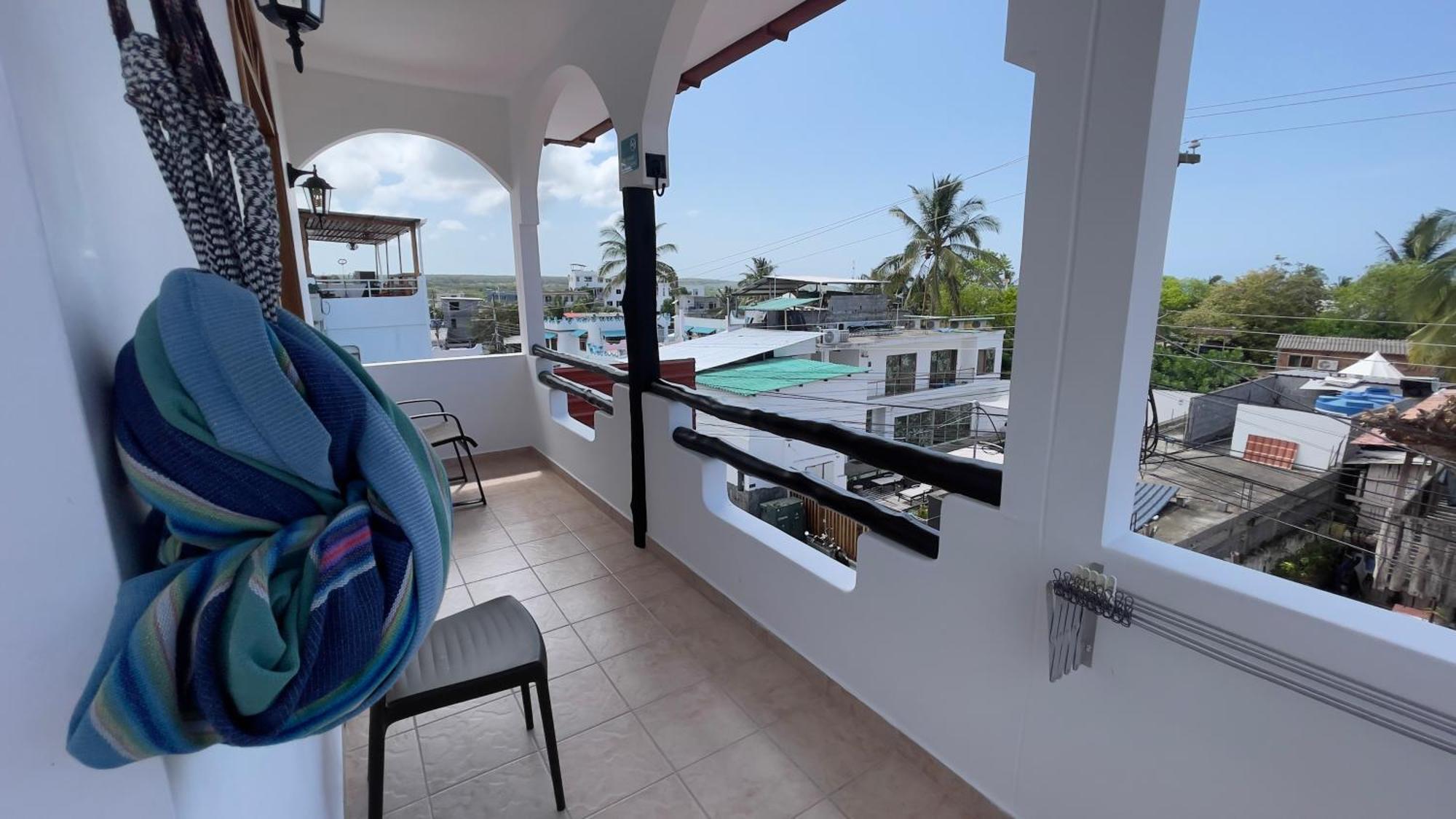 Hotel Galapagos Suites B&B ปูแอร์โตอาโยรา ภายนอก รูปภาพ