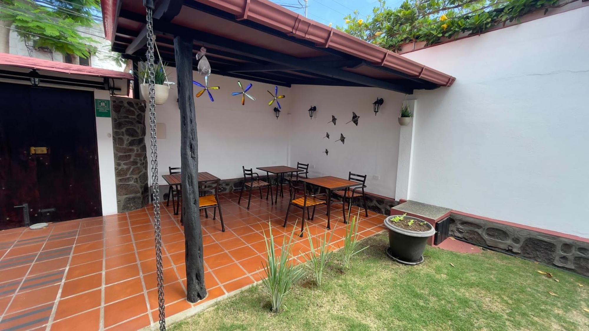 Hotel Galapagos Suites B&B ปูแอร์โตอาโยรา ภายนอก รูปภาพ