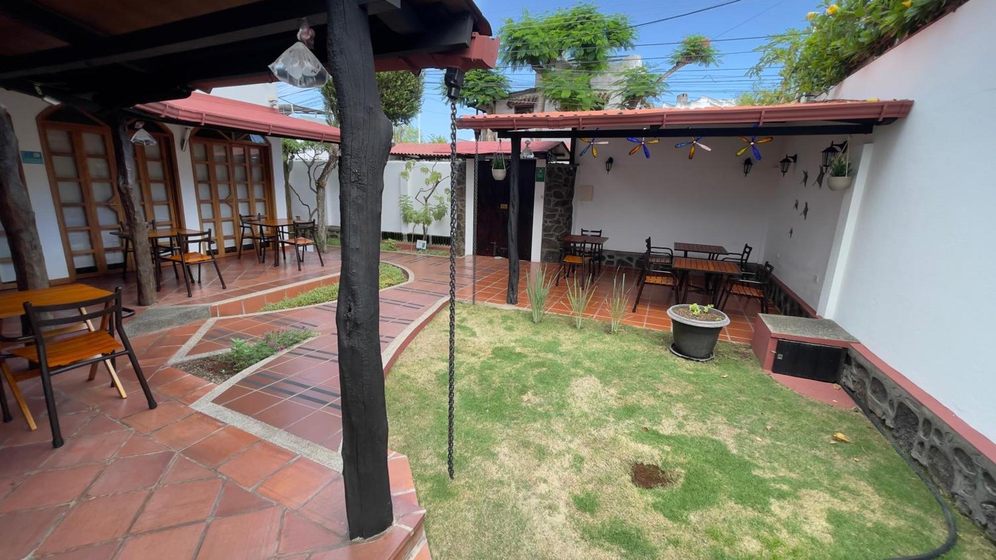 Hotel Galapagos Suites B&B ปูแอร์โตอาโยรา ภายนอก รูปภาพ