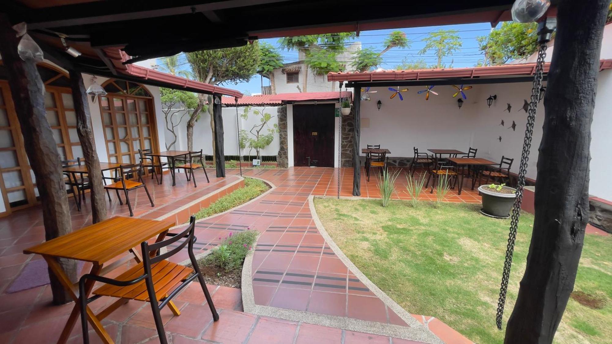 Hotel Galapagos Suites B&B ปูแอร์โตอาโยรา ภายนอก รูปภาพ